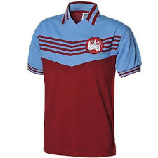 The club's formative roots stretch back to their formation as a professional side in 1900, but existed for at least five years prior to this under the name thames ironworks. West Ham Home 76 Camisa De Futebol Futebol Esporte