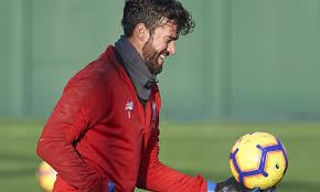 Énorme exploit réalisé par alisson becker, dimanche 16 mai, durant le match le gardien brésilien de liverpool alisson becker (au centre) célèbre le but de la victoire qu'il a marqué contre west. Alisson Becker Nearly There With Recovery As Liverpool No 1 Eyes Return To Action Daily Mail Online