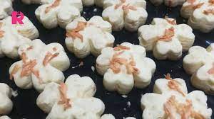 Hard on the outside but melts in your mouth. Resepi Biskut Bangkit Cheese Cair Di Mulut Rangup Di Luar Youtube
