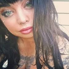 Kira Huff's Instagram, Twitter & Facebook