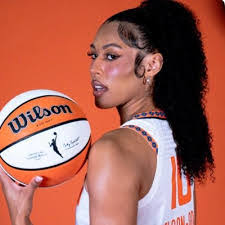 Janelle Bailey's Instagram, Twitter & Facebook