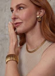 Alice Brand's Instagram, Twitter & Facebook