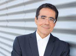 Darius rochebin a souhaité être libéré quelques jours de l'antenne pour rejoindre sa famille et travailler avec son conseil, a indiqué le groupe tf1, auquel appartient la chaîne d'information en continu lci. Darius Rochebin Le Gout Du Risque Paris Match Suisse