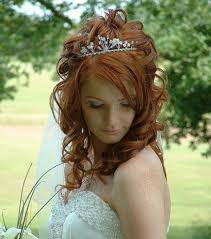 Die sogenannte übergangslänge ist so praktisch, dass viele frauen dann doch dabei bleiben, obwohl sie ursprünglich längeres haar wollten. Bezaubernde Hochzeitsfrisuren Fur Mittellanges Haar