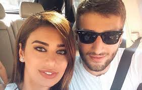 Alpaslan öztürk, futbol kariyerine ilk olarak berchem sport'da başladı ve daha sonra germinal beerschot takımının alt yapısına geçiş yaptı. Alpaslan Ozturk Ile Ebru Sanci Evleniyor