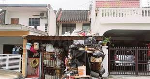 3r bermaksud 'reduce', 'reuse' and 'recycle'. Sengsara Hidup Berjiran Rumah Macam Pusat Kitar Semula Dipenuhi Barang Terbuang Mingguan Wanita