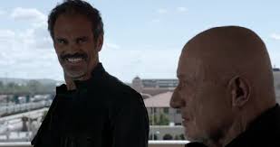 Auto znajduje się około 30 cm od pobocza. Trevor From Grand Theft Auto V Shows Up In Better Call Saul Quarter To Three
