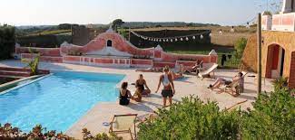 This is algarve surf camp package dedicated to all those who want to experience an entirely we have 2 surf houses here in the algarve, in the south of portugal: Surf Hostel Portugal Review 2021 Testberichte Preise Empfehlungen