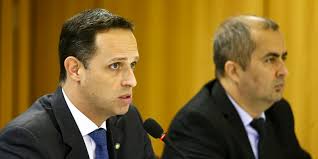 O coordenador-geral de Combate ao Crime Organizado, Carlos Bock, e o o  coordenador do Laboratório de Operações Cibernéticas, Alesandro Barreto,  durante entrevista coletiva para comentar os resultados da operação Luz na  Infância. |