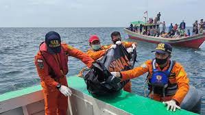 Tenggelamnya kapal van der wijck (extended) (2014). Korban Tewas Akibat Kapal Tenggelam Di Jambi Jadi 5 Orang