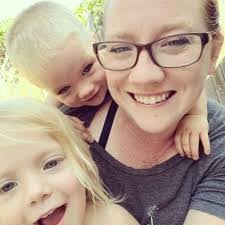 Leanna Dunham's Instagram, Twitter & Facebook