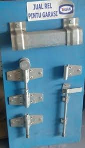 Pintu besi pintu garasi adalah pintu yang terbuat dari besi dan digunakan untuk pintu garasi mobil. Rel Pintu Garasi 5 Daun Pintu Tikung 1 Sisi Shopee Indonesia