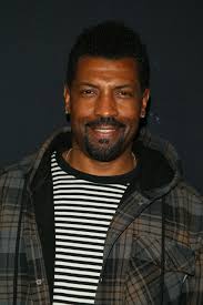 Black-ish" Star Deon Cole Was Trolled With Anti-Gay Slurs For Wearing  Bell-Bottoms On The Red Carpet, And His Response Is Powerful
