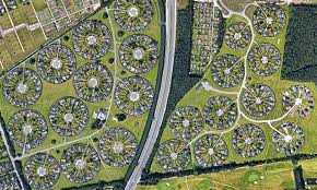 Am vormittag scheint fast überall die sonne. This Community In Denmark Lives In Surreal Circle Gardens Bored Panda