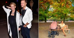 Jednak dopiero teraz marta i tata dzieci, fotograf paweł hoffman (30 l.), zdecydowali się na chrzciny. Katarzyna Warnke Z Mezem I Dzieckiem Na Pierwszym Spacerze Rodzice Korzystaja Z Pieknej Pogody Foto Kozaczek