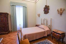 Mary major to pray before the icon of salus populi romani. Luxurious Papal Apartments That Pope Francis Refused To Stay In Because They Re Too Plush Daily Mail Online