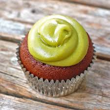 Milk Chocolate Cupcakes With Avocado Buttercream Recette Cupcake Chocolat Recette Dessert Facile Cupcakes Au Cholocat