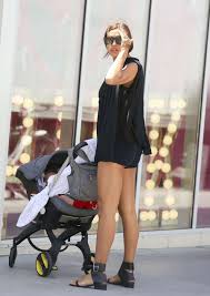 Irina shayk, 33, and her sweet daughter, lea de seine shayk cooper, 2, were more than ready for the chilly weather! Irina Shayk With Her Daughter In Los Angeles Page 5 Hollywood Celebs Fropky Com