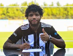 Beşiktaş uzun süredir devam ettiği sağ bek arayışlarında artık son noktaya geldi. Valentin Rosier Rosier Valentin Twitter