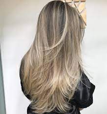 Stylish long choppy layers with bangs for straight hair can bring the interest of the hairstyle back to your face, which works fantastically on long face shapes. 20 Feathered Hair Styles That Remain Miraculously Perfect