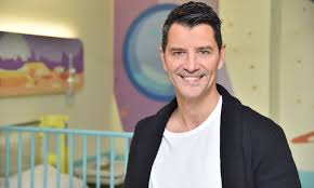 Lifestyle, videos and celebrity news! O Sakhs Roybas Paroysiazei To Neo Proswpo Twn Paidiatrikwn Nosokomeiwn Onmed Gr