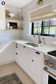 Chris Loves Julia S Kitchen Makeover Choosing Shades That Compliment Your View Instead Of Covering It Blinds Com Kitchen Decor Inspiration Woven Wood Shades Wood Shades