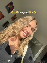 Lindsay Loeffler's Instagram, Twitter & Facebook