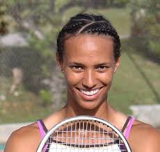 Simons holds nerve to tighten grip