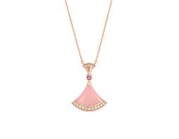 Bulgari opened its first jewelry shop on via sistina in rome in 1884 and soon became known for its bold combinations of precious and semiprecious that reacquisition inspired bulgari's creative director, lucia silvestri, to design the barocko necklace. Divas Dream Necklace 358131 Bvlgari