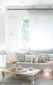 30 Lanternes Qui Apporteront De La Chaleur A Votre Interieur Deco Table De Salon Salon En Palettes Idee Deco Salon