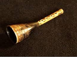 Tari tempurung atau tari galuak adalah salah satu tari tradisional yang ditarikan secara turun temurun pada masyarakat kanagarian batu manjulur, kecamatan kupitan, kabupaten sijunjung, provinsi sumatera barat. 9 Alat Musik Tradisional Padang Lengkap