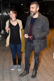 Benim de kulaklarım daha küçük olsa ben eskiden dizideki karakterler gibi kadın kadın görünmeyi severdim ve öyle giyinirdim; Farah Zeynep Abdullah Ve Caner Cindoruk Aska Yelken Acti