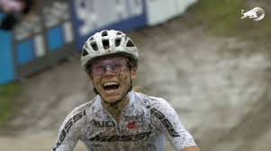 « quand j'étais petite, je suivais ses résultats, mais encore maintenant, j'aime l'image qu'elle reflète. Loana Lecomte Wins A Difficult Xco World Cup In Les Gets