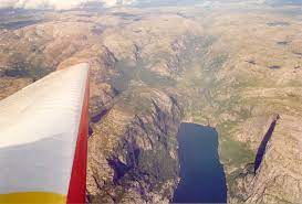 I sirdal kan du gå på fjellturer, klatre, gå på ski, se villrein og oppleve suleskarvegen og andre naturbaserte opplevelser. Lysebotn Wikipedia