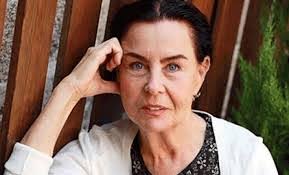 Girik, bodrum'daki evinde banyoda dengesini kaybederek düşmüş ve acilen hastaneye kaldırılmıştı. Fatma Girik Ile Ilgili Sizi Sasirtacak 10 Bilgi Izlesene Com