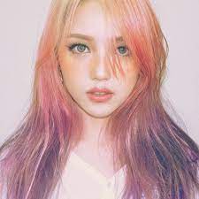 アジア人が外国人風になるには カラコンや髪の色を変えるだけではダメ そばかすも入れてみましょう これだけで一気に外国人風の顔立ちになります 肌の白い人はチャレンジしてみて パステルピンクの髪 美髪 髪 色