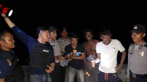 Biasanya, arak serta brem bali dibuat dari fermentasi beras. Polsek Lepar Pongok Amankan Warga Tenggak Arak Dicampur Torpedo Bangka Pos