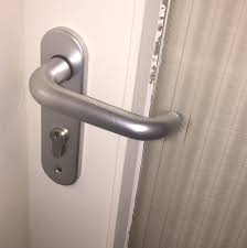 Von außen kann ich nun nicht aufschliessen. Abgeschlosse Tur Schloss Ausbauen Schlussel Schluesseldienst Tuerschloss