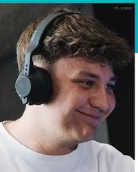 Premium sound, unparalleled control. The Nord Piano 6 88 boasts stunning  piano and synth sounds, plus seamless layer switching. Shape your tone with  its powerful effects and EQ. The perfect instrument for