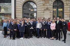 Die landeshauptstadt düsseldorf (1.000.000 €) die eheleute udo und irmel van meeteren (700.000 €) Conference Debriefing 13 Dkartseminar D Kart