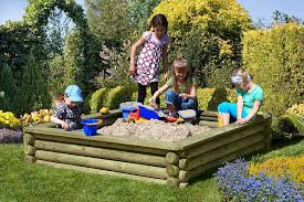 Sandkasten 180x180 Cm Aus Palisaden O 10 Cm Mit Deckel Spielturm Aus Holz Fur Den Garten Kaufen