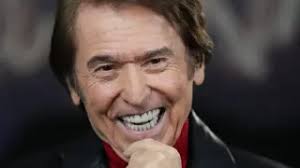 El día que Abraham Mateo le cantó a Raphael de pequeño: "Vas a ser un gran  cantante, que ya lo eres"