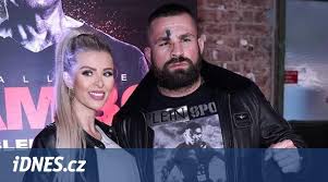 Karlos vemola is a okmma fighter from london, england. Karlos Vemola Stav Tehotne Pritelkyne Me Nyni Nezajima Idnes Cz