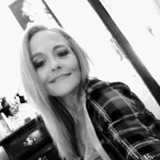 Janell Sauer's Instagram, Twitter & Facebook