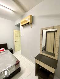 Vistata komanwel block a high raise condo (bukit jalil), klcc view, 4r3b, 1442 sq ft, include 6 fans, 3 air con, 2 water heater, refrigerator, wash. Middle Room For Rent At Vista Komanwel A Prefer Student Roomz Asia