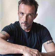 Are you searching for lucas gregorowicz's biography, net worth, salary, marriage and other information? Polizeiruf Star Im Interview Lucas Gregorowicz Beinahe Ein Rockstar Svz De