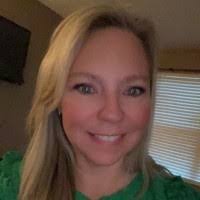 Lindsay Damron's Instagram, Twitter & Facebook