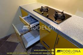 Bentuk dapur ini memanfaatkan bagian sudut ruang di rumah anda. Kitchen Set Minimalis Kediri Yang Modern