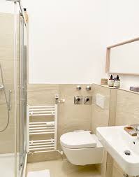 Modernes Badezimmer In Wiesbaden In 2020 Badezimmer Badezimmer Innenausstattung Schone Badezimmer