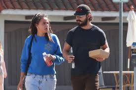 Actor shia labeouf and his new wife, mia goth, spend the day at the dog park in studio city, california on october 15, 2016. Shia Labeouf Hat Er Eine Neue Freundin Gala De